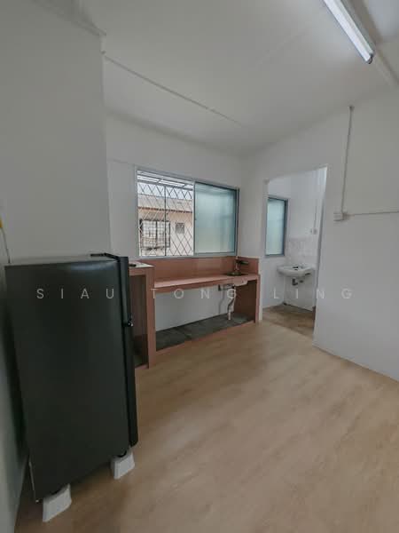 Flat for Sale at Flat Taman Ungku Tun Aminah - Siau Tong Ling - Kitchen - PropertyGuru.com.my