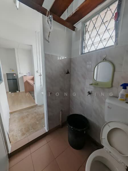 Flat for Sale at Flat Taman Ungku Tun Aminah - Siau Tong Ling - Bathroom - PropertyGuru.com.my