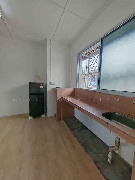 Flat for Sale at Flat Taman Ungku Tun Aminah - Siau Tong Ling - Kitchen - PropertyGuru.com.my