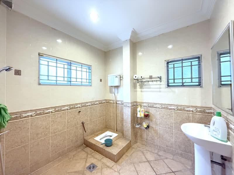 Bungalow House for Sale in Country Heights (Kajang) - Kew . - Bathroom - PropertyGuru.com.my