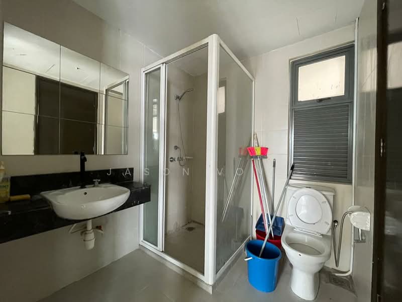 Kediaman Servis untuk Dijual di Saujana Residency - Jason Vong - Bathroom - PropertyGuru.com.my