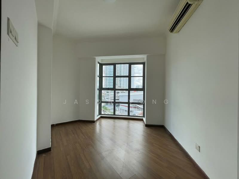 Kediaman Servis untuk Dijual di Saujana Residency - Jason Vong - Bedroom 1 - view i - PropertyGuru.com.my