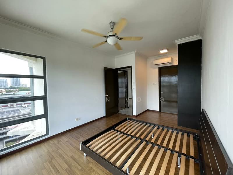Kediaman Servis untuk Dijual di Saujana Residency - Jason Vong - Master Bedroom - view i - PropertyGuru.com.my