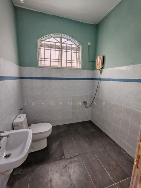 2.5-storey Terraced House for Rent in Taman Pulai Utama (Skudai) - Johnson Yap - Bathroom - PropertyGuru.com.my