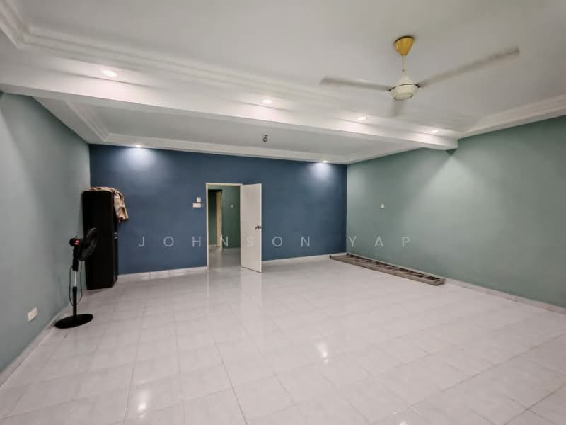 2.5-storey Terraced House for Rent in Taman Pulai Utama (Skudai) - Johnson Yap - Living Room - PropertyGuru.com.my