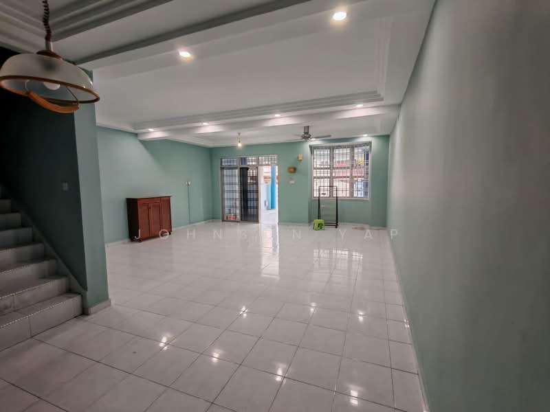 2.5-storey Terraced House for Rent in Taman Pulai Utama (Skudai) - Johnson Yap - Living Room - PropertyGuru.com.my