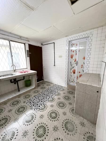 2-storey Terraced House for Sale in Taman Cempaka (Ampang) - Zul Arif - Kitchen - PropertyGuru.com.my