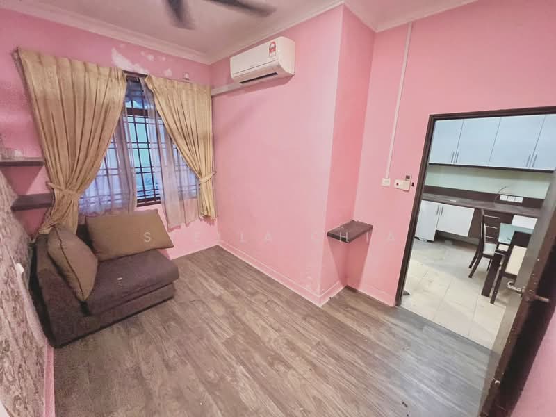 1-storey Terraced House for Sale in Permas Jaya (Johor) - Stella Chia - Living Room - PropertyGuru.com.my