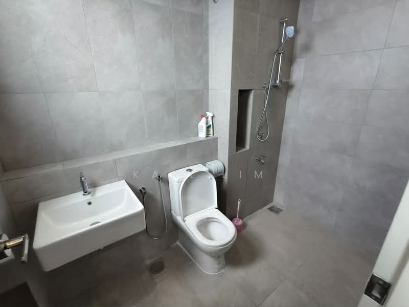 Semi-Detached House for Sale in Taman Gaya (Ulu Tiram) - Karl Lim - Bathroom - PropertyGuru.com.my