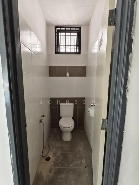 Kedai untuk Disewa di Bandar Dato Onn (Tebrau) - Johnson Chong - Bathroom - PropertyGuru.com.my
