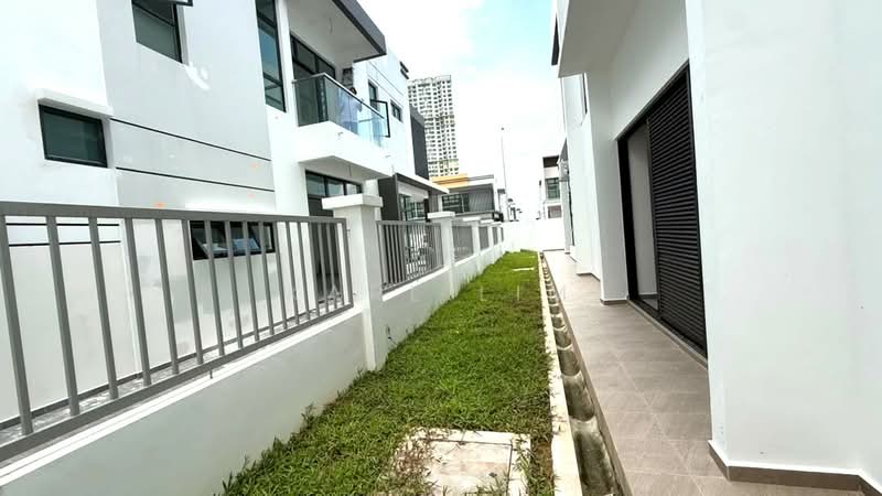 Link Bungalow for Sale in Taman Daya (Johor Bahru) - Karl Lim - Exterior - PropertyGuru.com.my
