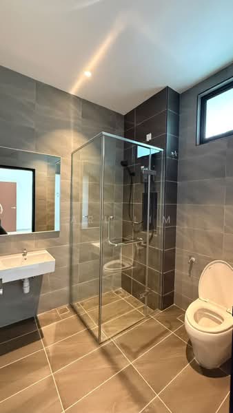 Link Bungalow for Sale in Taman Daya (Johor Bahru) - Karl Lim - Bathroom - PropertyGuru.com.my