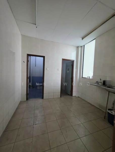 Warehouse for Rent in Taman Perindustrian Subang (Subang Jaya) - Fanny Wong - Bathroom - PropertyGuru.com.my