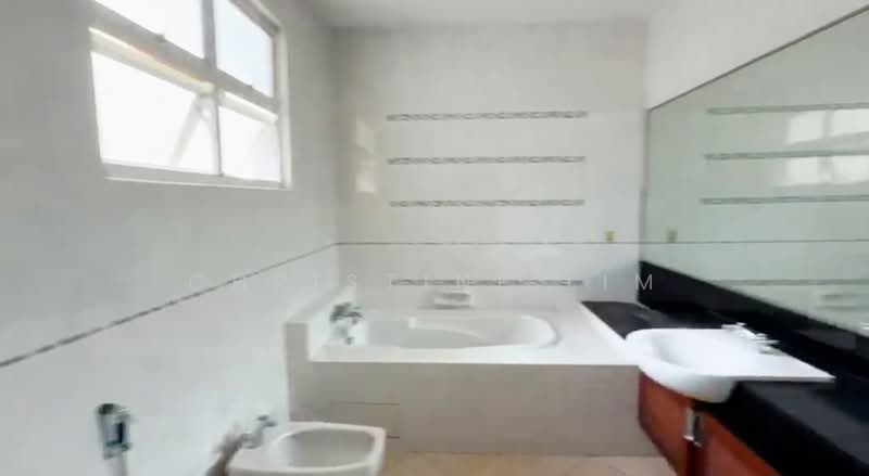 Semi-Detached House for Rent in Tropicana (Petaling Jaya) - Christine Lim - Master Bathroom-BathTub - PropertyGuru.com.my