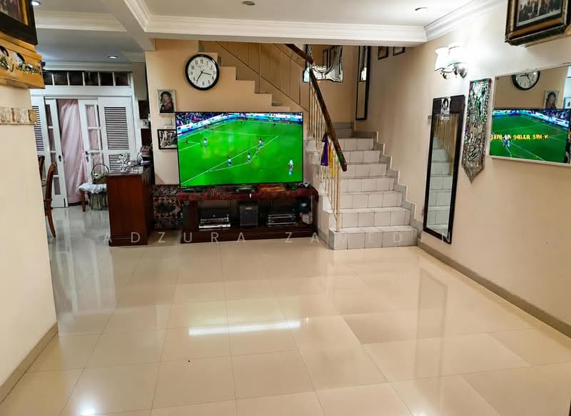 Rumah Teres 2-Tingkat untuk Dijual di Seksyen 28 (Shah Alam) - Adzura Zamedin - Living Room - PropertyGuru.com.my