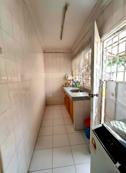 Rumah Teres 2-Tingkat untuk Dijual di Seksyen 28 (Shah Alam) - Adzura Zamedin - Kitchen - PropertyGuru.com.my