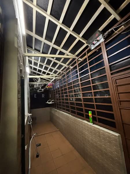 Rumah Teres 3-Tingkat untuk Disewa di Puchong (Selangor) - Sherise Wong - Balcony - PropertyGuru.com.my