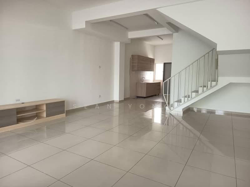 2-storey Terraced House for Rent in Bandar Tasik Puteri (Rawang) - Sean Yong - Living Room - PropertyGuru.com.my
