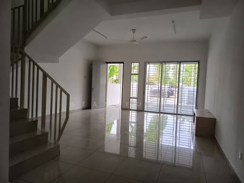 2-storey Terraced House for Rent in Bandar Tasik Puteri (Rawang) - Sean Yong - Living Room - PropertyGuru.com.my