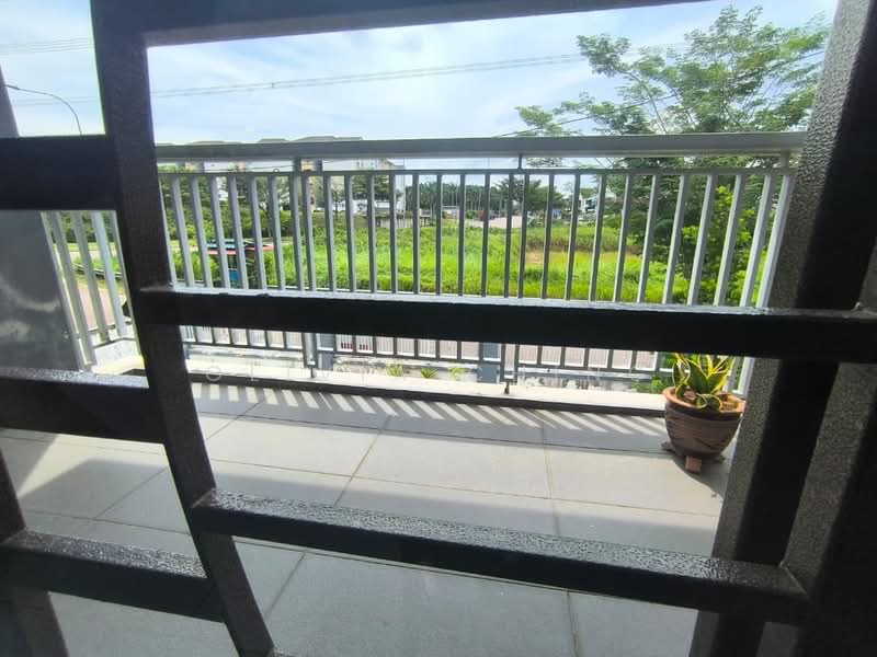 Rumah Teres 2-Tingkat untuk Dijual di Bandar Tiram (Ulu Tiram) - Olivia Ching - Balcony - PropertyGuru.com.my
