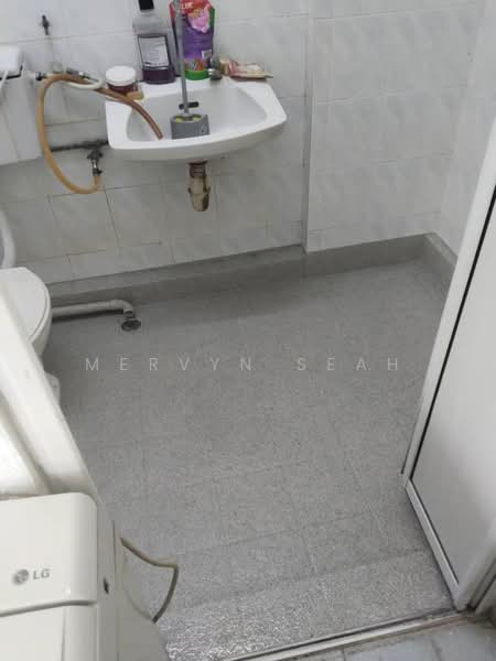 Rumah Flat untuk Dijual di Taman Yew Lean - Mervyn Seah - Bathroom - PropertyGuru.com.my