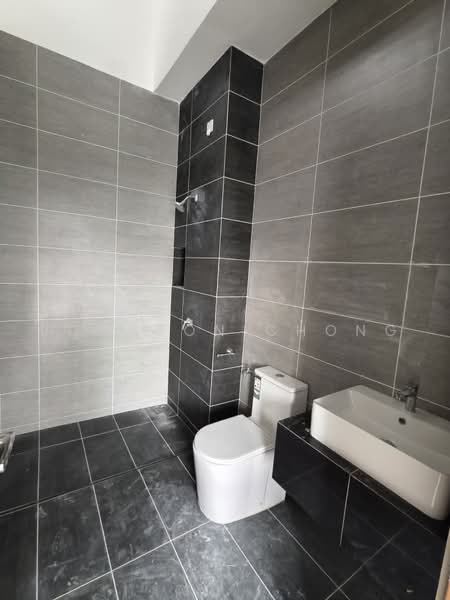 Rumah Teres 2-Tingkat untuk Disewa di Bandar Dato Onn (Tebrau) - Johnson Chong - Bathroom - PropertyGuru.com.my