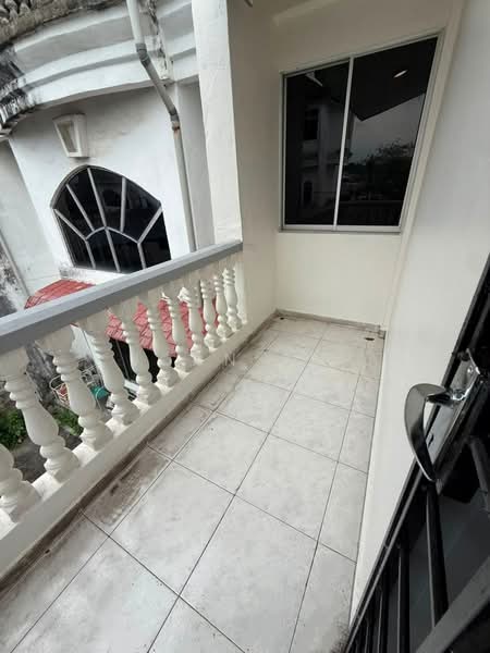 Rumah Teres 3-Tingkat untuk Dijual di Taman Tampoi Utama (Johor Bahru) - John Sia - Balcony - PropertyGuru.com.my