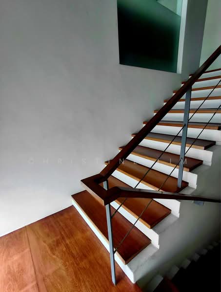 Bungalow House untuk Disewa di Tropicana (Petaling Jaya) - Christine Lim - Staircase going upstairs - PropertyGuru.com.my