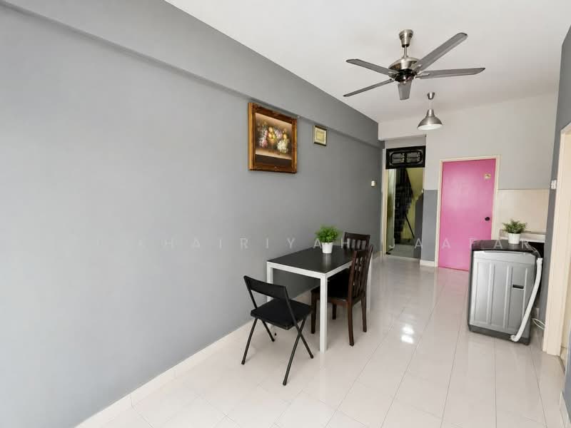 Pangsapuri untuk Dijual di Suria Apartment - SITI KHAIRIYAH JAAFAR - Dining Room - PropertyGuru.com.my