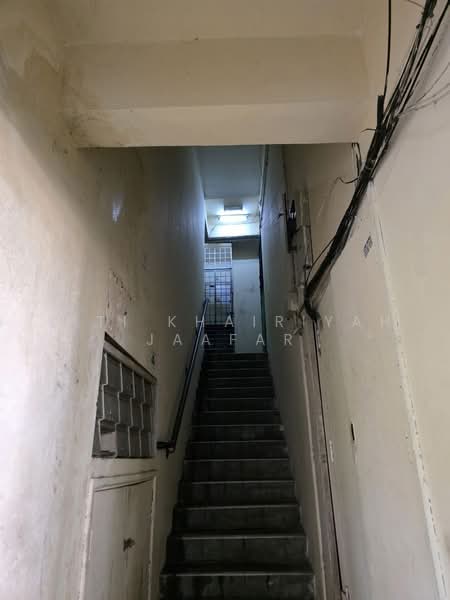 Pangsapuri untuk Dijual di Suria Apartment - SITI KHAIRIYAH JAAFAR - Corridor - PropertyGuru.com.my