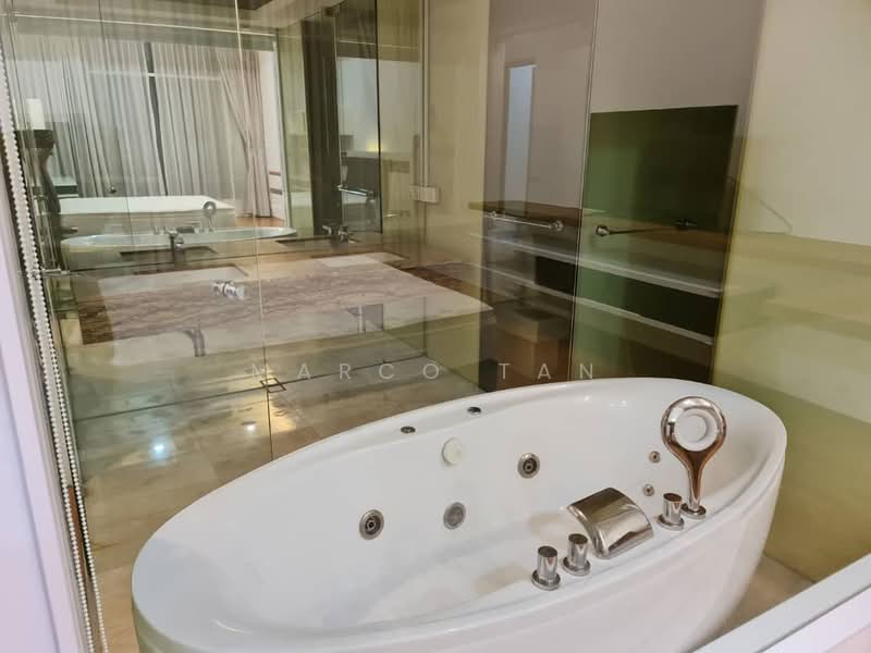 Kediaman Servis untuk Dijual di Quadro Residences - Marco Tan - Bathroom - PropertyGuru.com.my