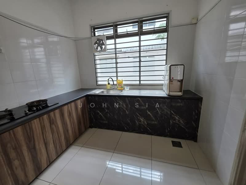 2-storey Terraced House for Sale in Bandar Dato Onn (Tebrau) - John Sia - Kitchen - PropertyGuru.com.my
