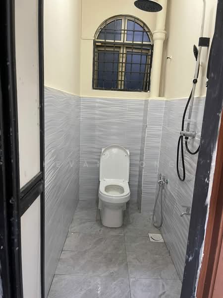 Rumah Teres 2-Tingkat untuk Dijual di Taman Sri Gombak (Gombak) - Kevan Wong - Bathroom - PropertyGuru.com.my