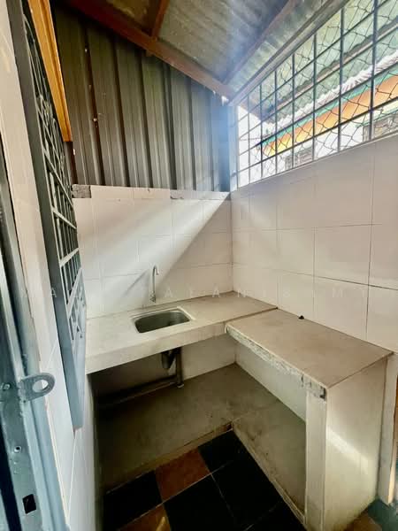 2-storey Terraced House for Sale in Semenyih (Selangor) - Mala Palanisamy - Kitchen - PropertyGuru.com.my