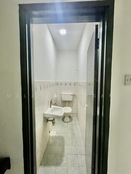 2-storey Terraced House for Sale in Semenyih (Selangor) - Mala Palanisamy - Bathroom - PropertyGuru.com.my