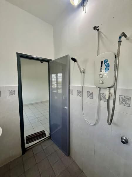 2-storey Terraced House for Sale in Semenyih (Selangor) - Mala Palanisamy - Bathroom - PropertyGuru.com.my