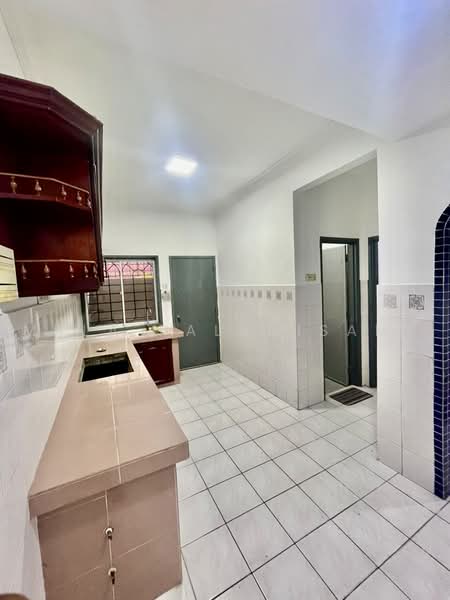 2-storey Terraced House for Sale in Semenyih (Selangor) - Mala Palanisamy - Kitchen - PropertyGuru.com.my