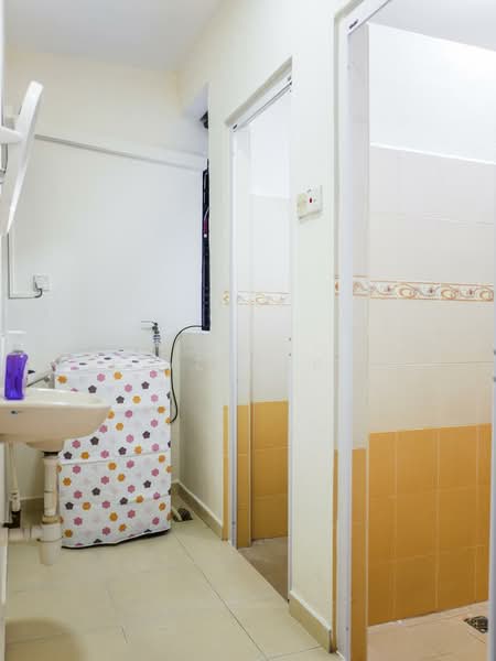 Rumah Flat untuk Disewa di Kompleks Pulau Mutiara - Silvester Ti - Bathroom - PropertyGuru.com.my
