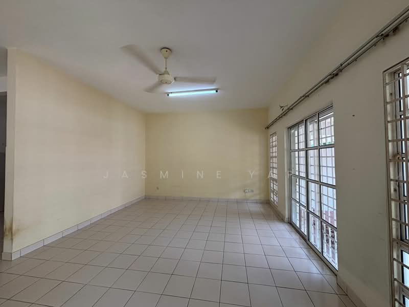 2-storey Terraced House for Sale in Seksyen 4 (Kota Damansara) - Jasmine Yap - Living Room - PropertyGuru.com.my