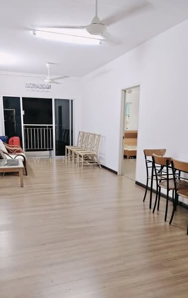 Pangsapuri untuk Disewa di The Ocean View (Bandar Sri Pinang) - Weng Sern - Living Room - PropertyGuru.com.my