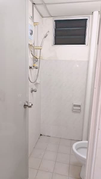 Pangsapuri untuk Disewa di The Ocean View (Bandar Sri Pinang) - Weng Sern - Bathroom - PropertyGuru.com.my