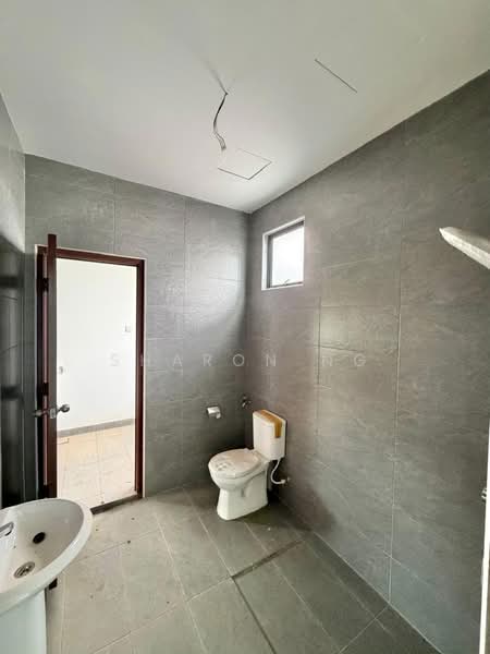 Rumah Teres 2-Tingkat untuk Dijual di Skudai (Johor) - Sharon Ng - Bathroom - PropertyGuru.com.my