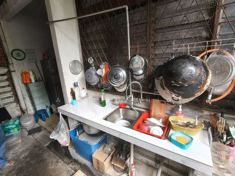 Semi-Detached House for Sale in Taman Maluri (Cheras) - Azli Ibrahim - Kitchen - PropertyGuru.com.my