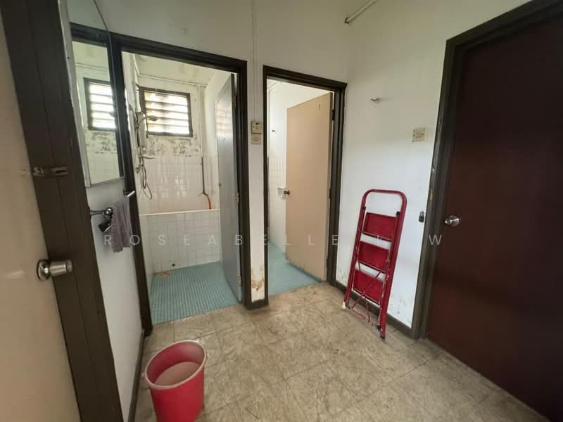 Shop for Rent in Taman Perindustrian Kinrara (Bandar Kinrara) - Roseabelle Low - Bathroom - PropertyGuru.com.my