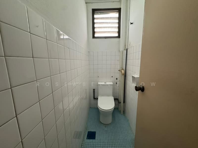 Shop for Rent in Taman Perindustrian Kinrara (Bandar Kinrara) - Roseabelle Low - Bathroom - PropertyGuru.com.my