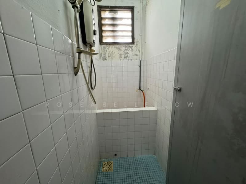 Shop for Rent in Taman Perindustrian Kinrara (Bandar Kinrara) - Roseabelle Low - Bathroom - PropertyGuru.com.my