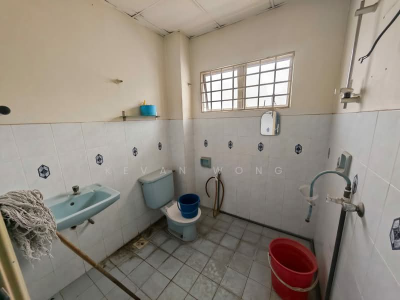 Rumah Teres 2-Tingkat untuk Dijual di Taman Impian Indah (Sungai Buloh) - Kevan Wong - Bathroom - PropertyGuru.com.my