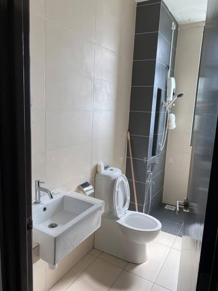 Apartment for Rent at 8Scape Residence @ Sutera - Vincent Tea - Bathroom - PropertyGuru.com.my