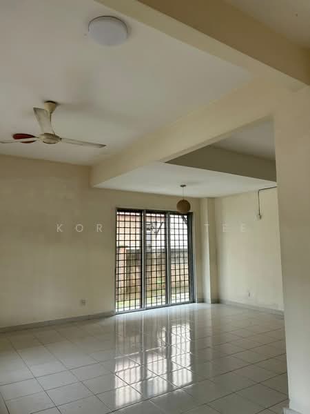 Rumah Berkembar untuk Disewa di Puchong (Selangor) - Kor Kok Tee - Living Room - PropertyGuru.com.my