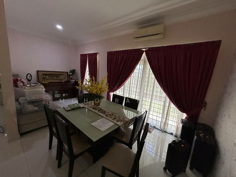 Semi-Detached House for Sale in Puncak Bangi (Bandar Baru Bangi) - Mohd Rafiee - Dining Room - PropertyGuru.com.my